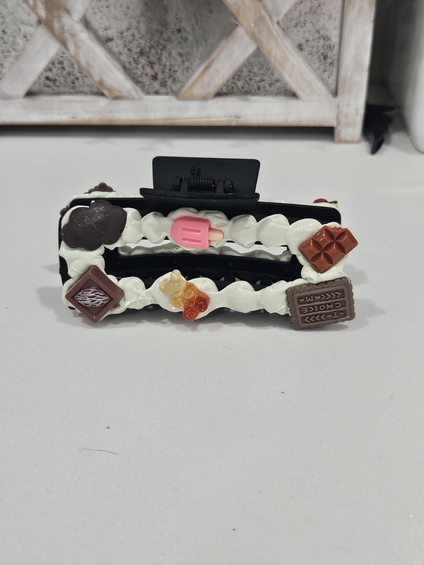 Dubai chocolate claw clip